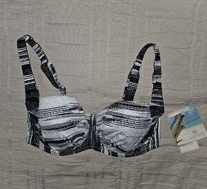 Black and White Striped Women's Bikini Top